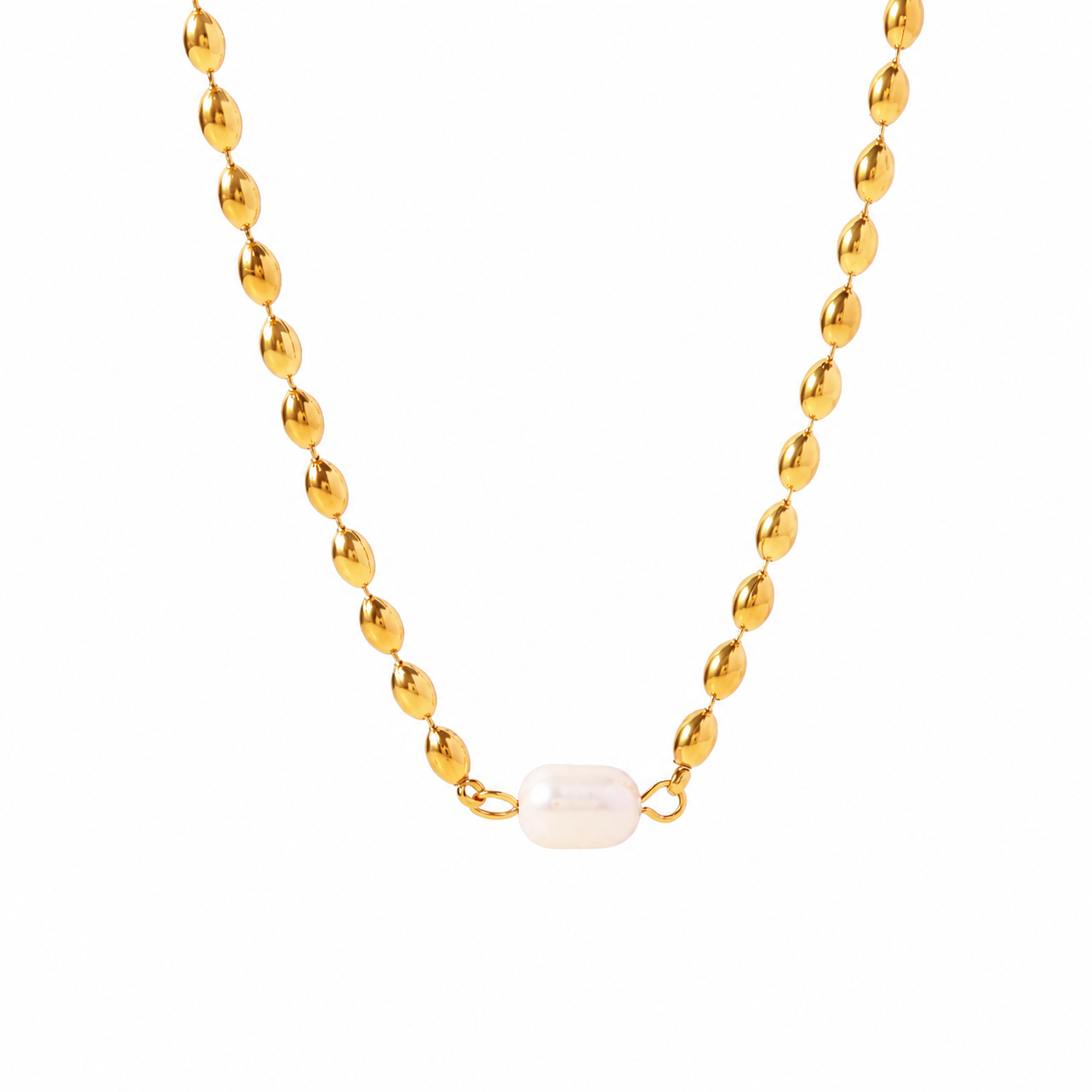 Brisa Pearl Necklace featuring a single freshwater-inspired pearl on an 18K gold PVD waterproof oval link chain worn outdoors in natural sunlight.