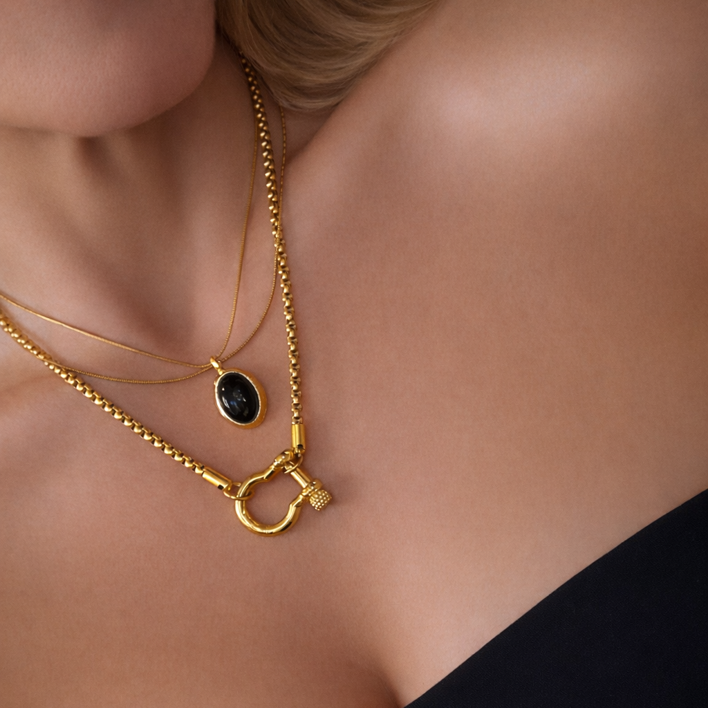 Noir Pendant Necklace