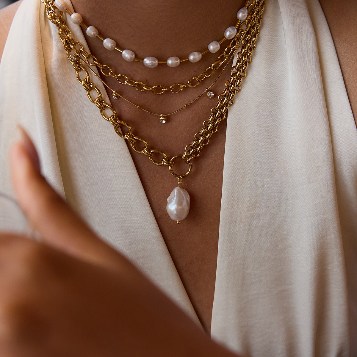 Elara Pearl Necklace