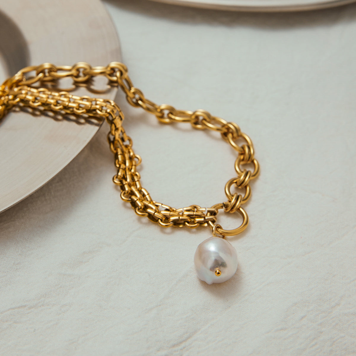 Elara Pearl Necklace