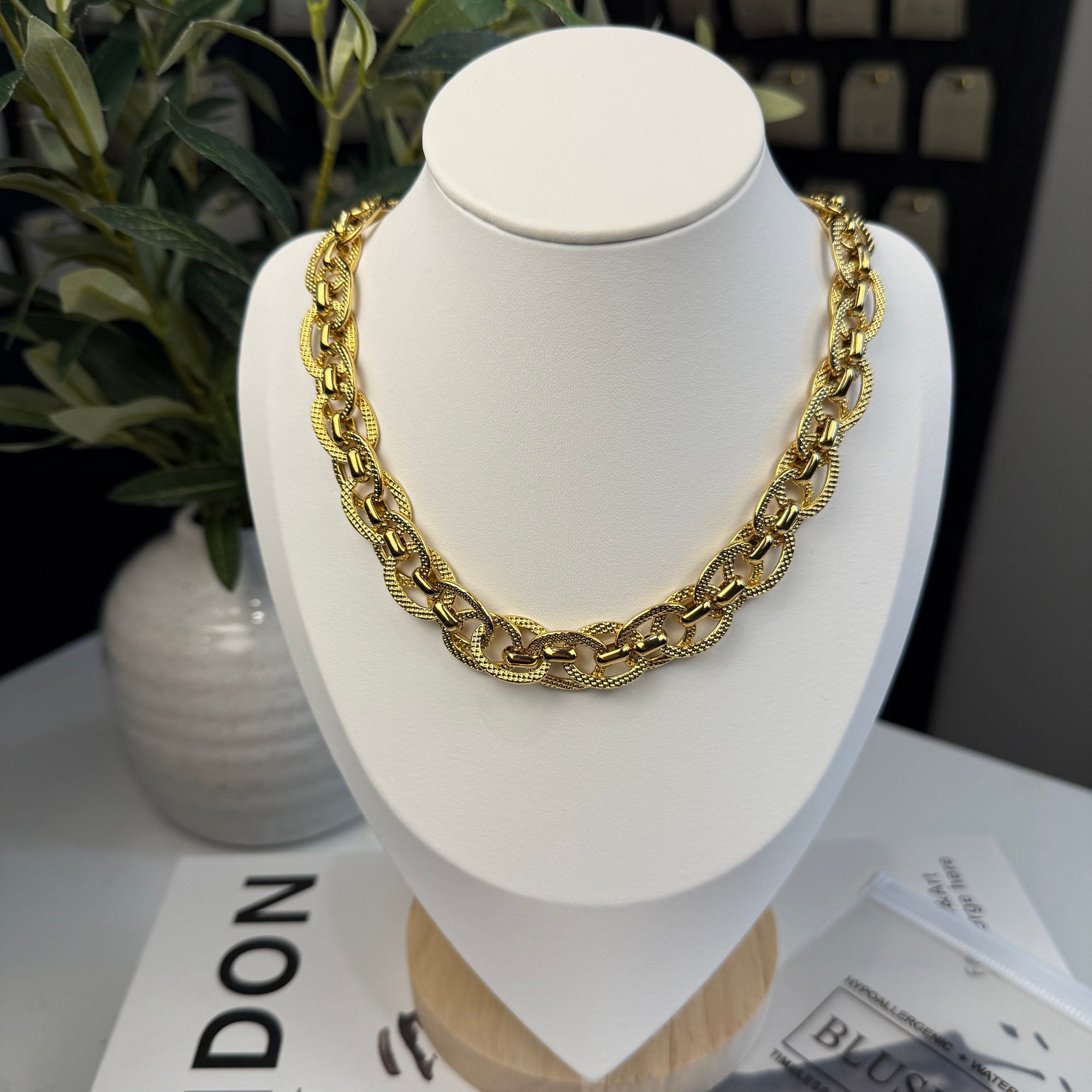 Eterna Chain Necklace